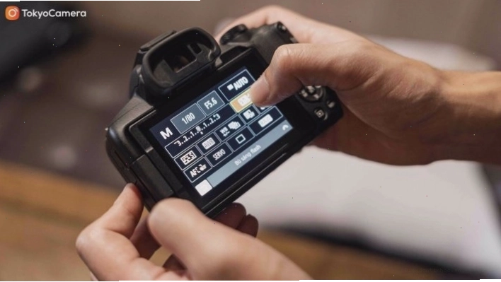 Canon EOS R50 - máy ảnh mirrorless APS-C siêu nhẹ và nhỏ gọn