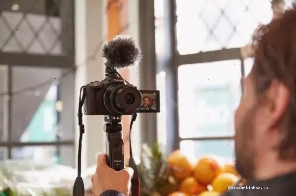Canon EOS R50 tích hợp Wi-Fi, Bluetooth và các cổng kết nối tiện lợi