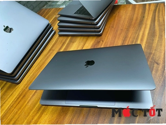 Cấu hình bên trong MacBook Pro 2017 với chip Intel Core i5