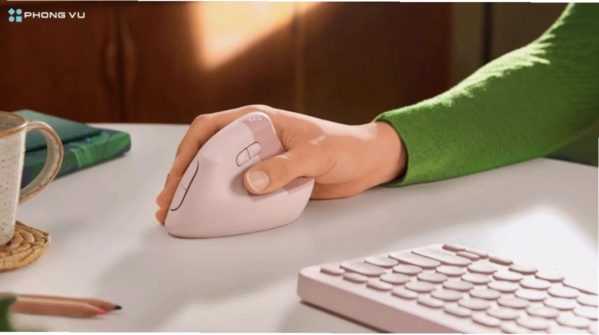 Chuột công thái học chú trọng vào thiết kế ergonomic, ôm sát lòng bàn tay, tạo tư thế tự nhiên cho cổ tay và cánh tay