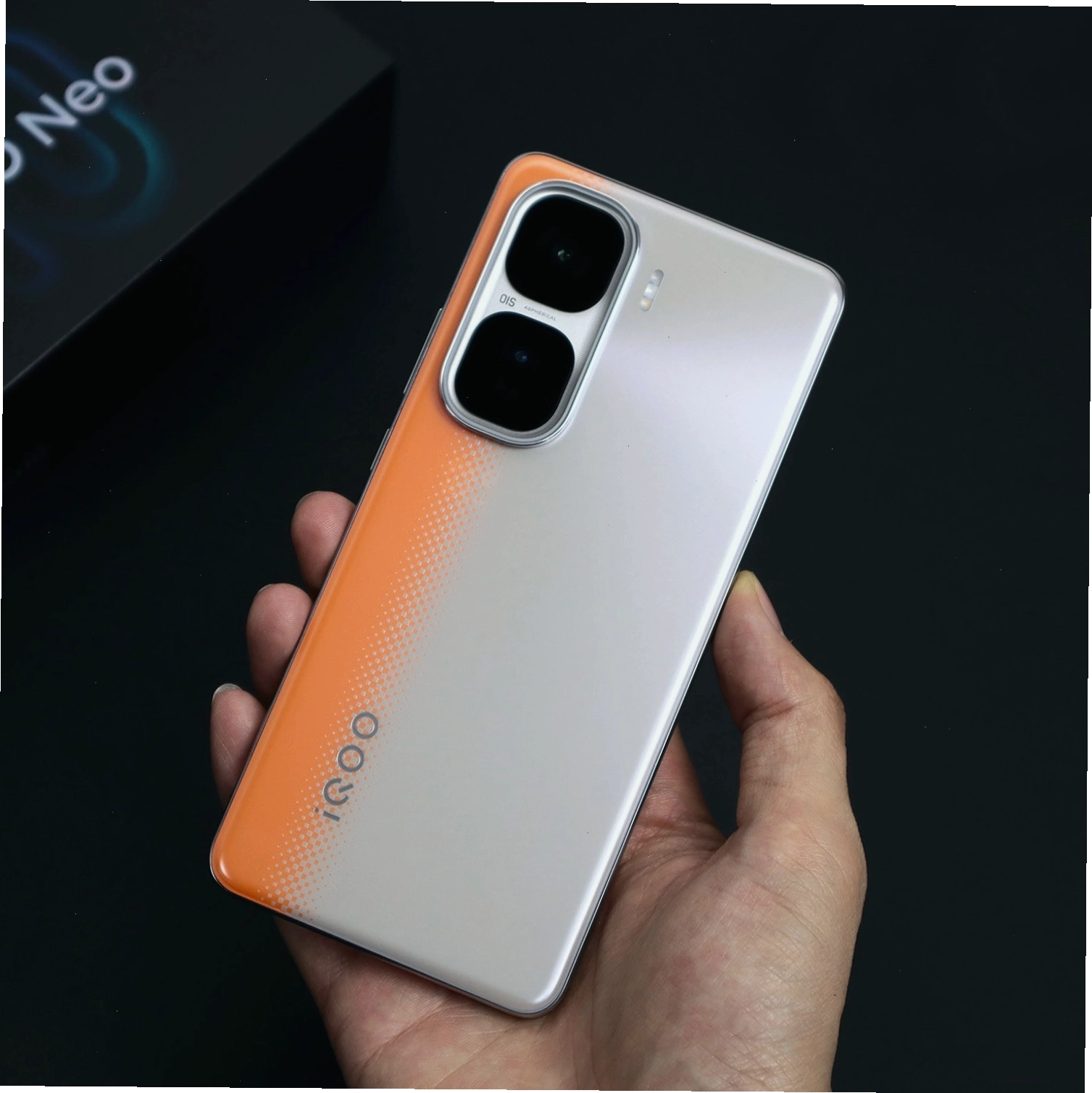 Cổng kết nối trên Vivo iQOO Neo 10