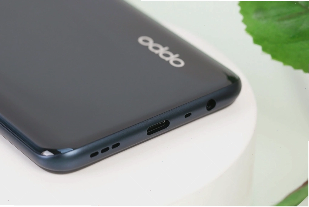Cổng sạc và tai nghe 3.5mm trên OPPO A92