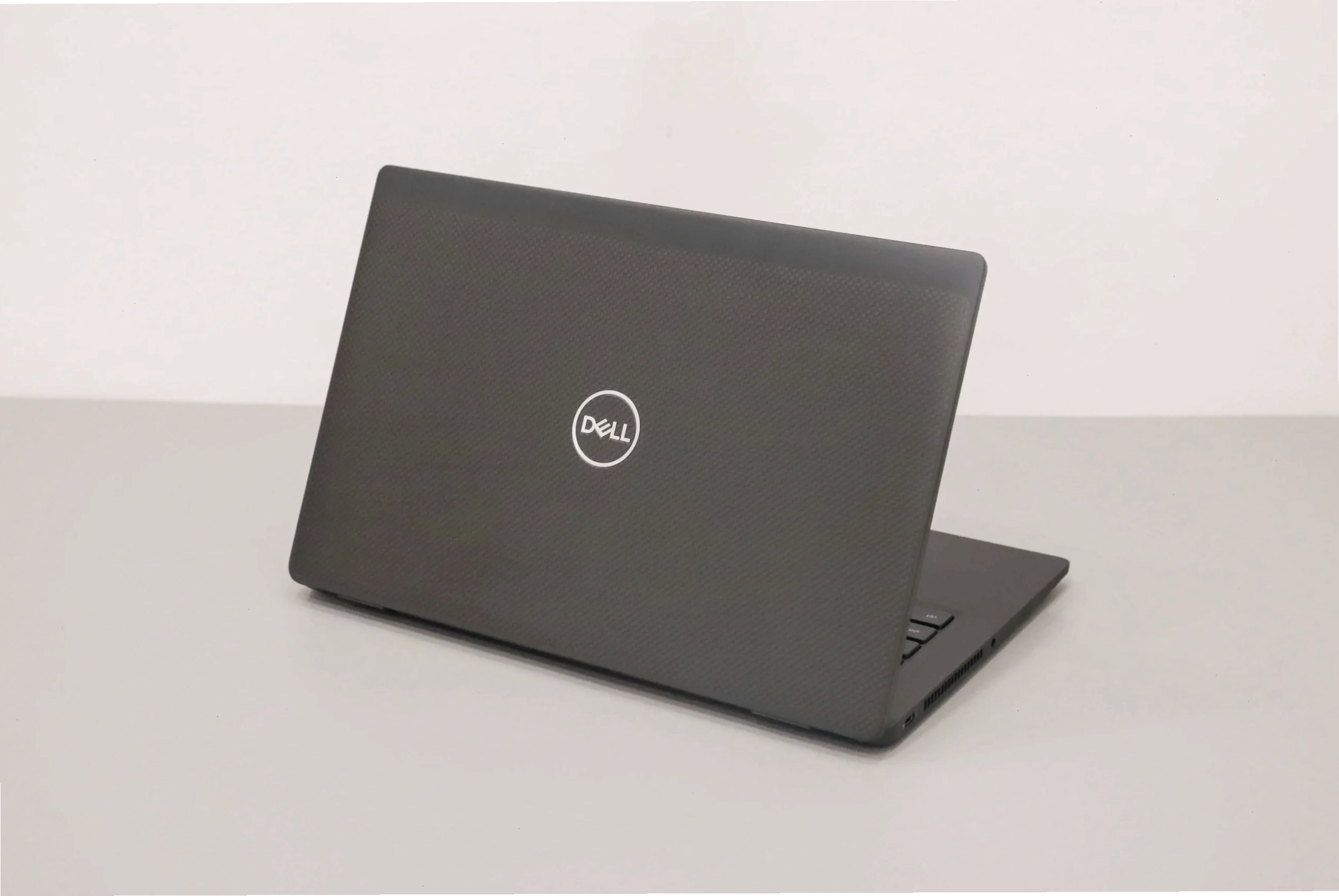 Dell Latitude 7420 với thiết kế hiện đại và hiệu năng cao