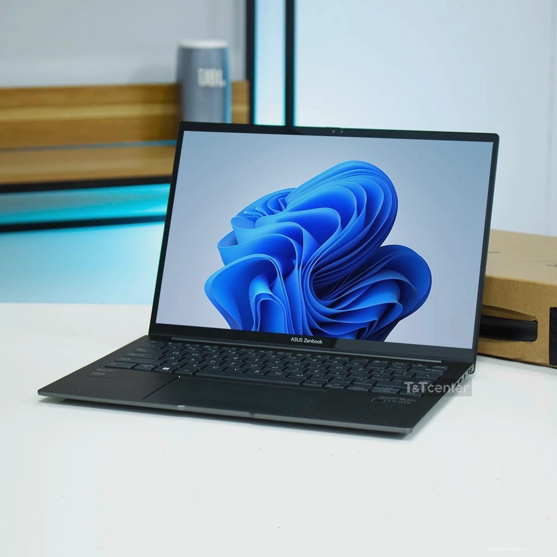 Dung lượng pin lớn của Asus Zenbook 14