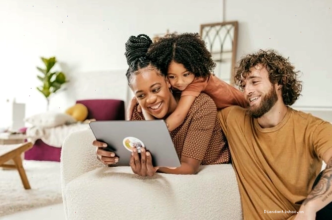 Gia đình cùng nhau tìm hiểu các mẹo an toàn trực tuyến