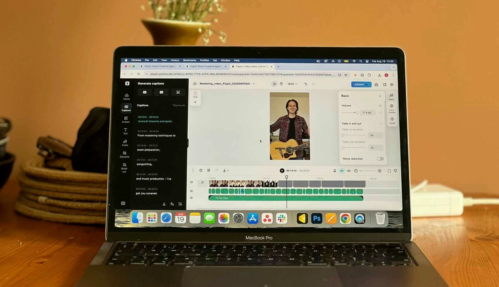 Giao diện chỉnh sửa video của Pippit AI trên MacBook Pro