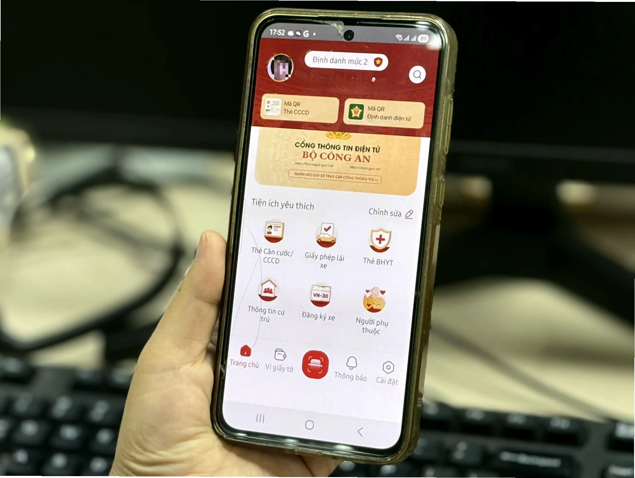 Giao diện ứng dụng VNeID hướng dẫn các bước xác thực SIM chính chủ