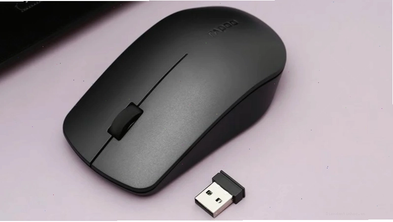 Hình ảnh minh họa chuột không dây kết nối với laptop