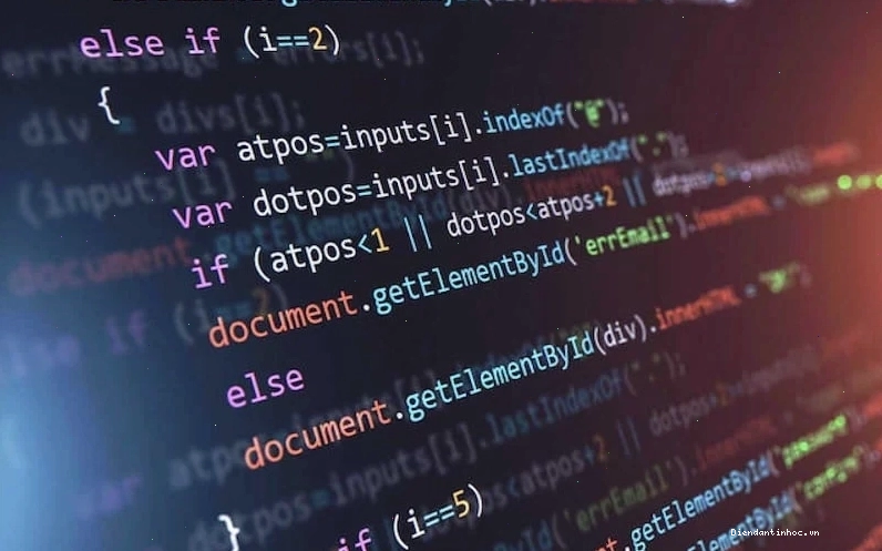 HTML đóng vai trò tạo nên nội dung và cấu trúc cho trang web