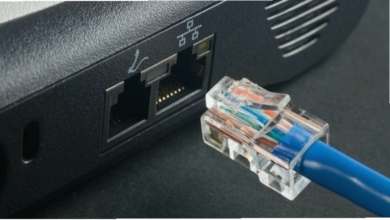 Kết nối máy tính bàn bằng dây LAN với cổng Ethernet