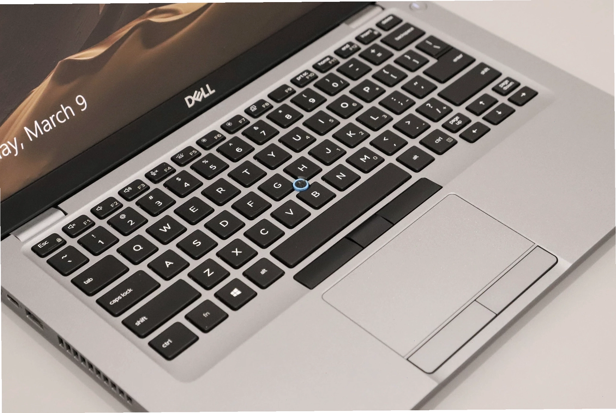 Laptop Dell Latitude E5410 - Chi tiết cấu hình và thiết kế
