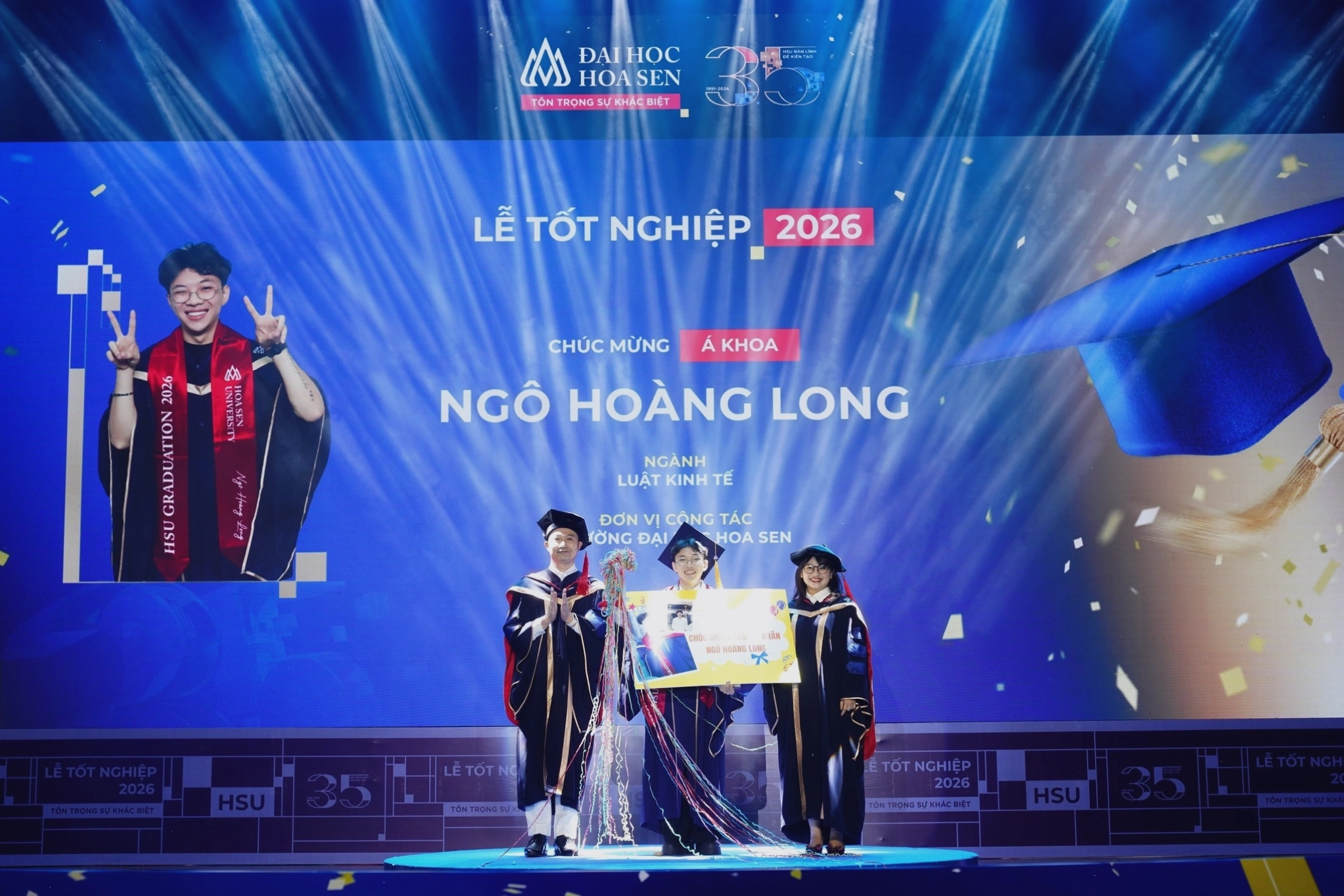 Luật sư đang tư vấn cho khách hàng