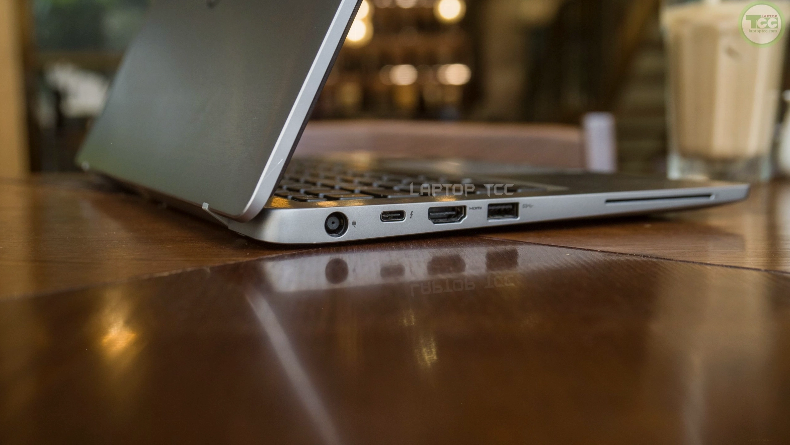 Màn hình 14 inch Full HD trên Dell Latitude 7400 cho hình ảnh sắc nét
