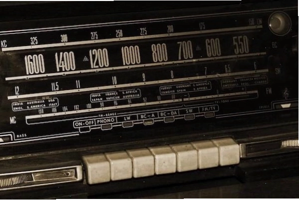 Minh họa các nút radio trên thiết bị radio cổ điển