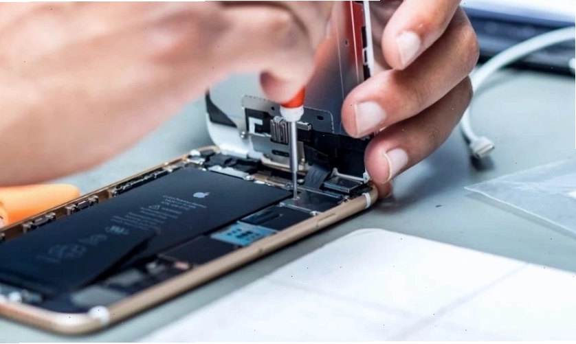 Mở iPhone bị khóa iCloud bằng cách thay IC chứa iCloud bị khóa