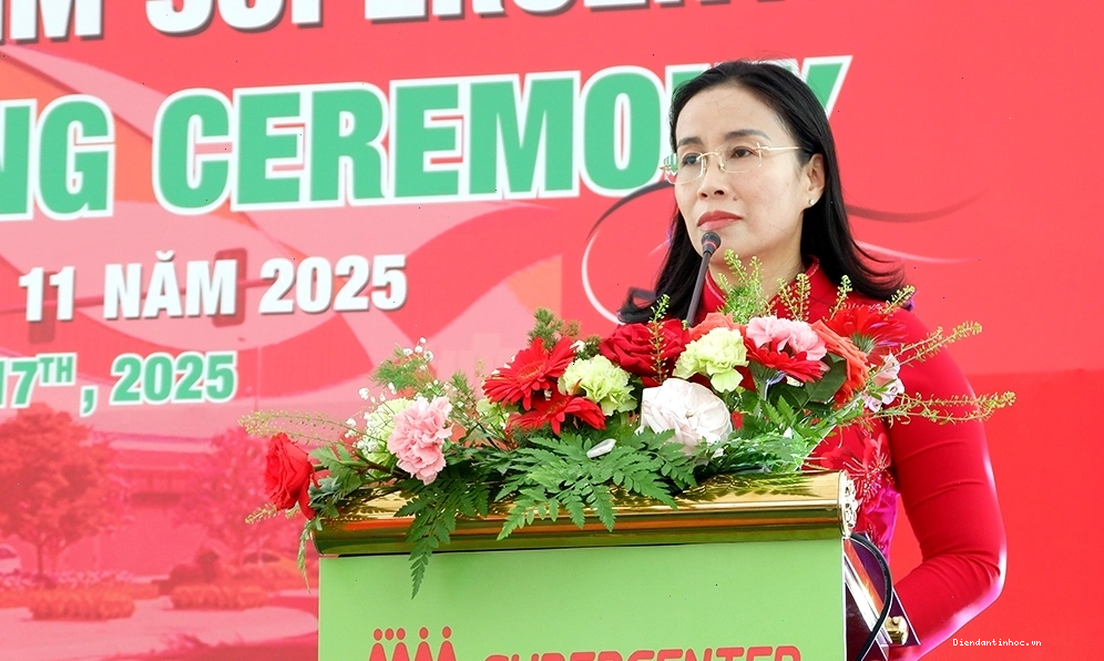 Phó Chủ tịch UBND thành phố Nguyễn Thị Anh Thi phát biểu tại lễ khai trương
