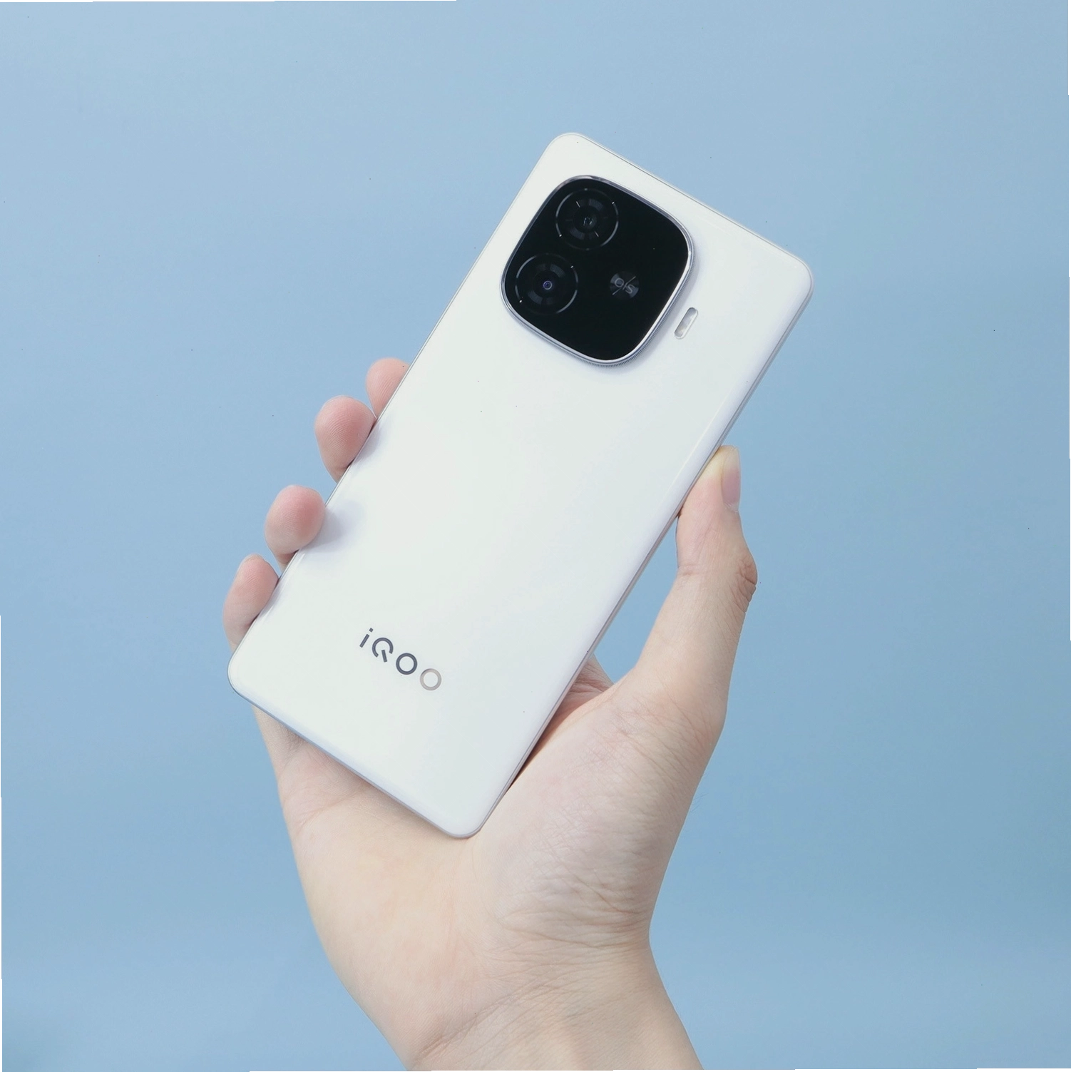 Pin 6000mAh của iQOO Z9 Turbo cho thời lượng sử dụng ấn tượng