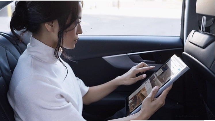 Surface Pro 5 với phụ kiện bàn phím