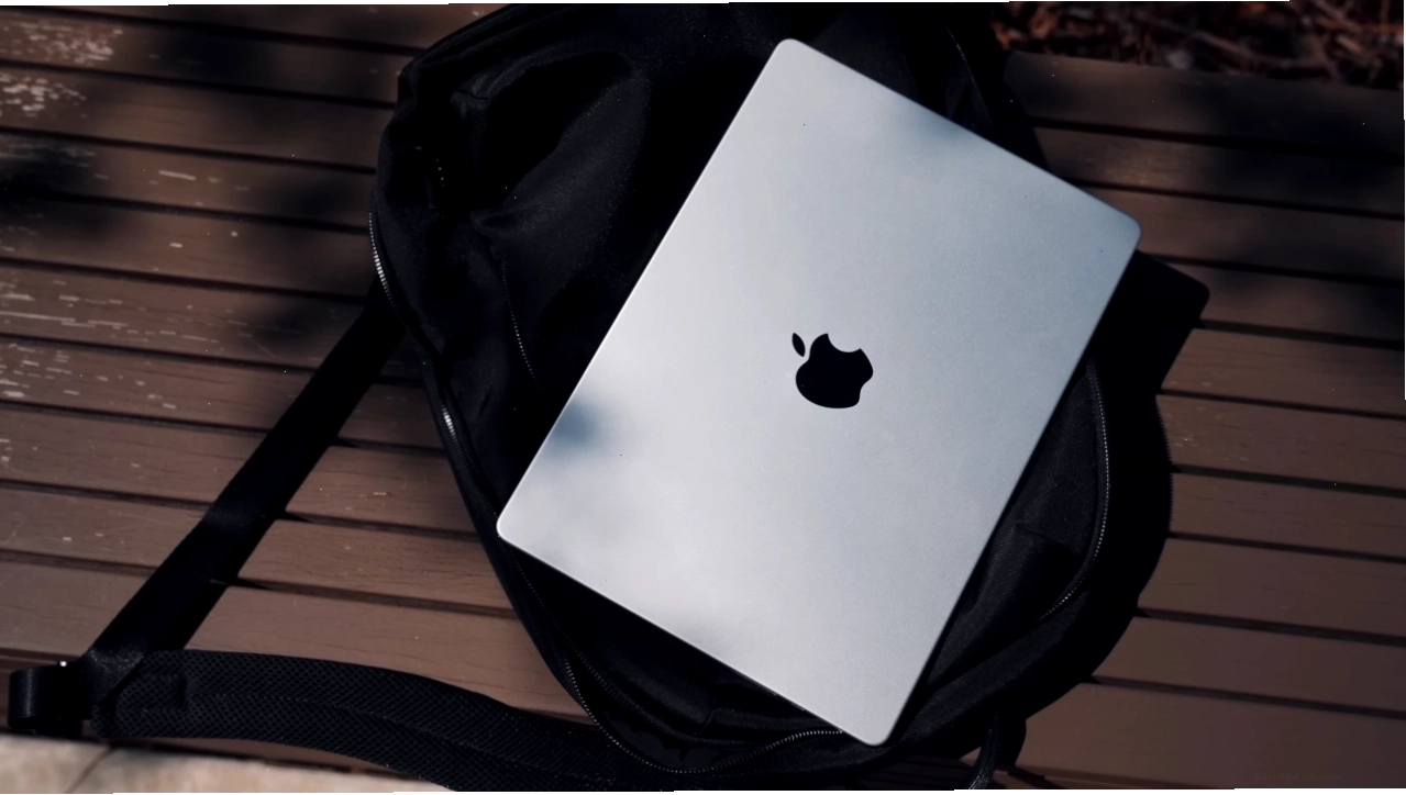 Thiết kế MacBook Pro M2 với lớp hoàn thiện cao cấp