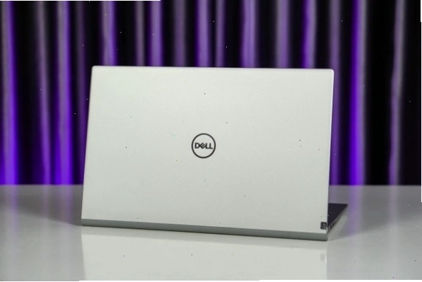 Thiết kế mỏng nhẹ của laptop Dell Inspiron 5502