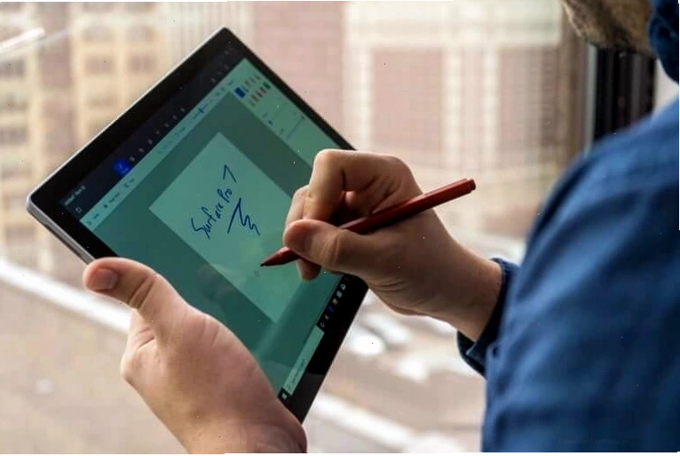 Thiết kế Surface Pro 7 Plus với chân đế Kickstand linh hoạt