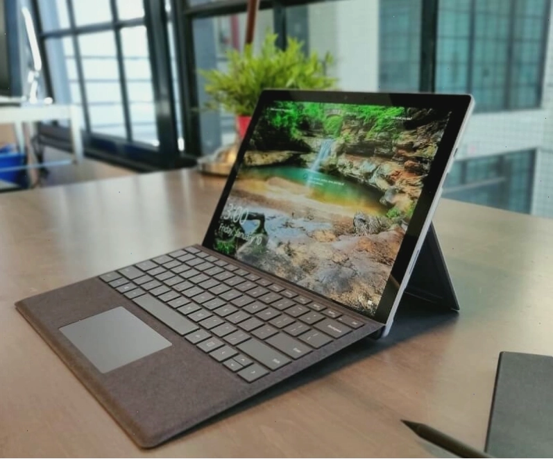 Thời lượng pin ấn tượng của Surface Pro 7 Plus