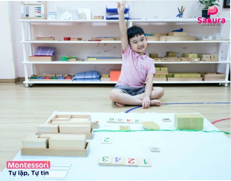 Trẻ em vui vẻ học tập qua các trò chơi