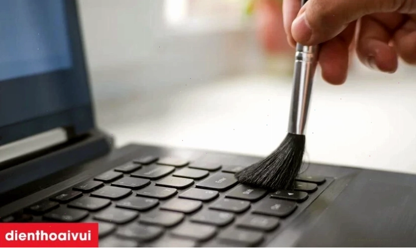 Vệ sinh bàn phím laptop sạch sẽ
