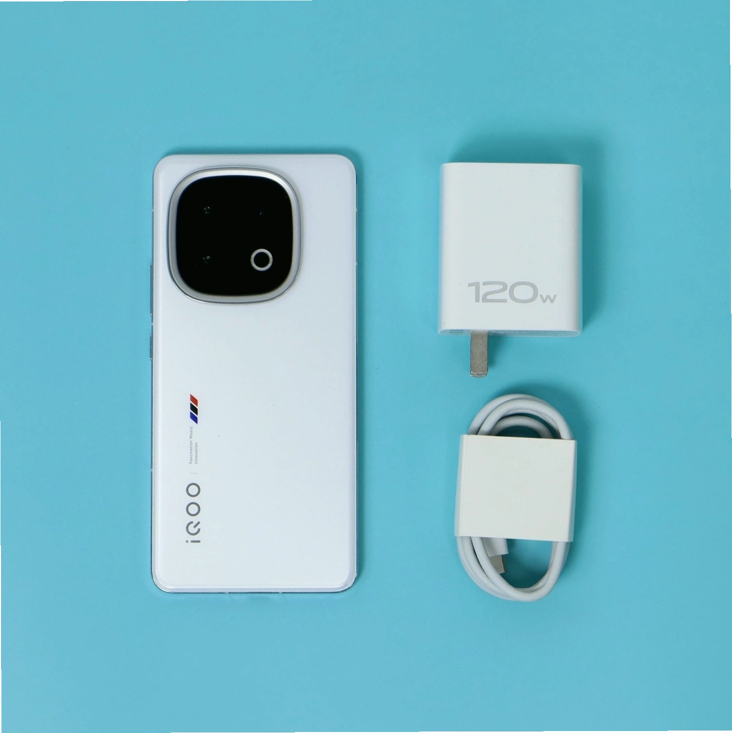 Vivo iQOO 13 với các đường nét thiết kế tỉ mỉ
