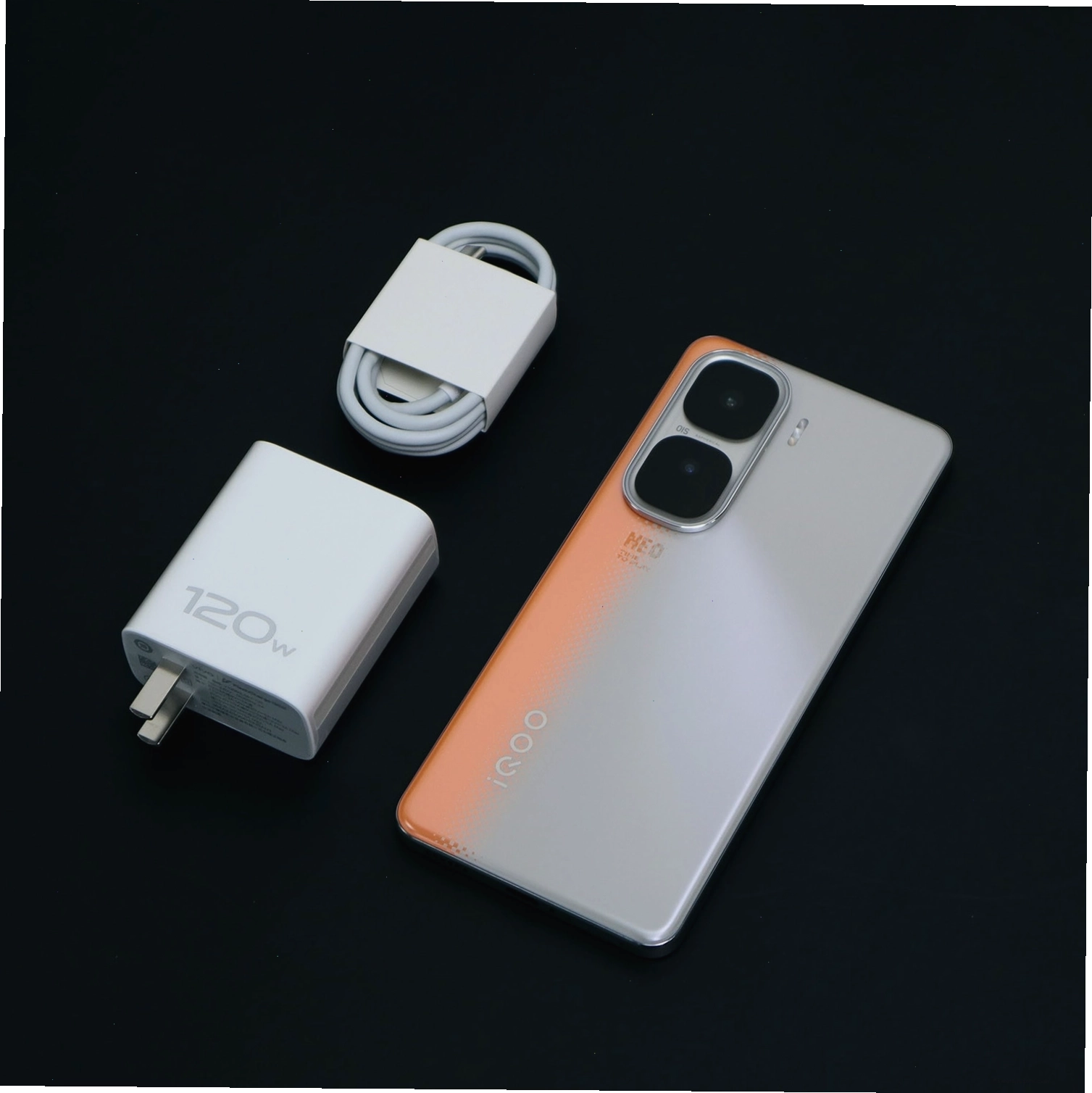 Vivo iQOO Neo 10 có thiết kế mỏng nhẹ