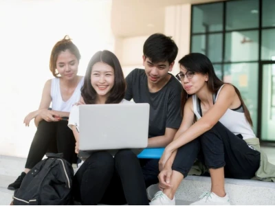 Khối D01 gồm những môn nào và trường nào phù hợp năm 2026
