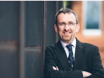 Professor John D. Turner: Chuyên gia Kinh tế và Lịch sử Tài chính tại Queen's University Belfast