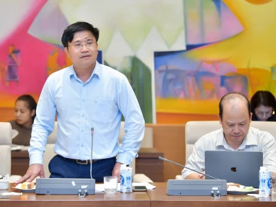 Sử dụng pháp luật là gì? Phân biệt với các hình thức thực hiện pháp luật khác